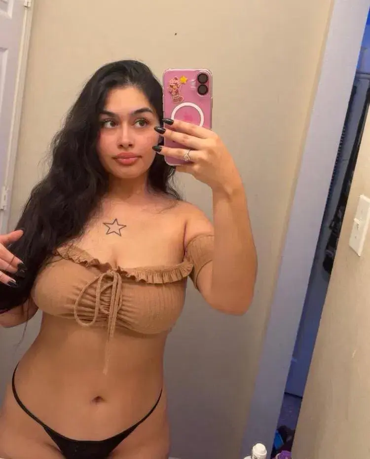 ligarov712 (23) female from CH - sexting partner