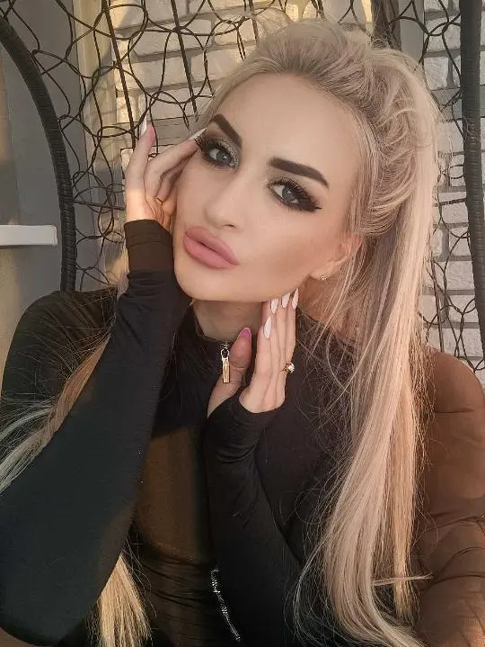 lihubyhu (18) female from US - sexting partner