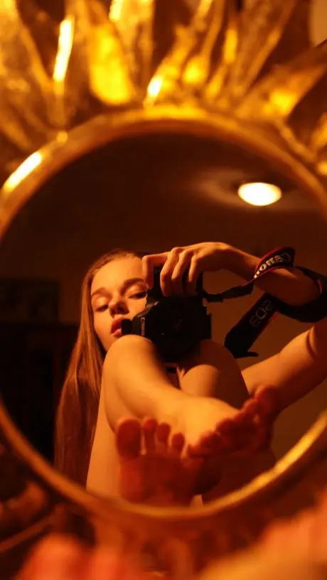 lijoxe8380 (18) female from GB - sexting partner