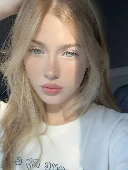 lilehu (25) female from GB - sexting partner