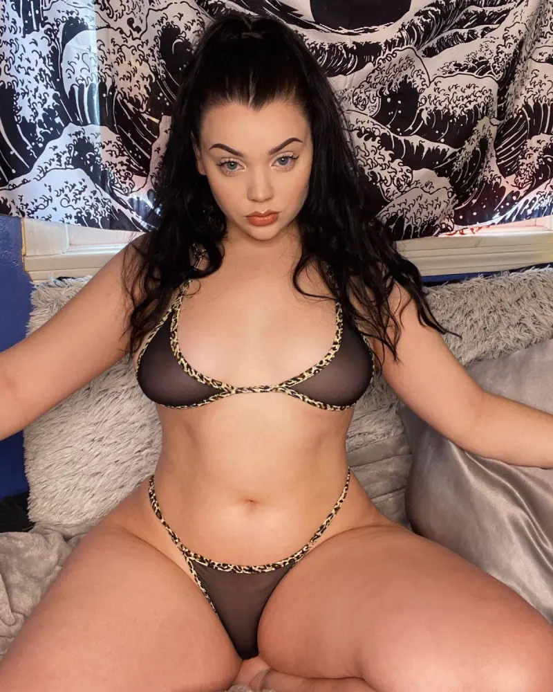 lilesyni (23) female from DK - sexting partner