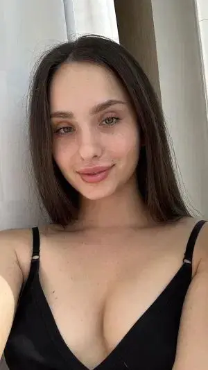 linagirl299 (20) female from US - sexting partner