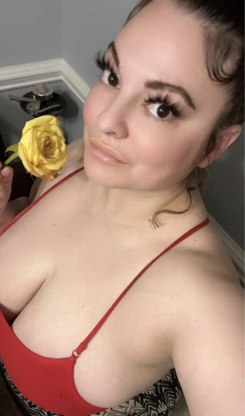 lindarookhood - 18 years old female from United States sexting partner