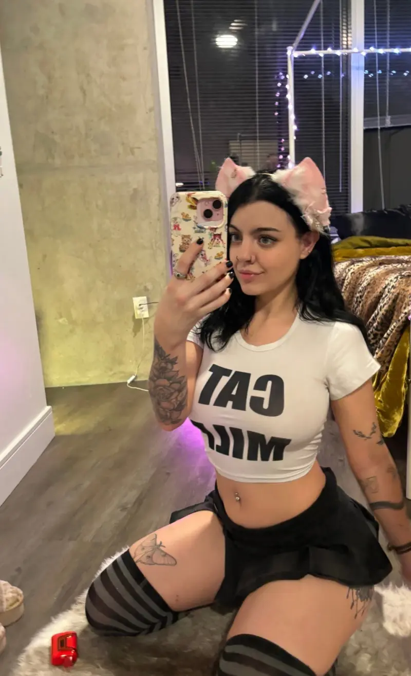 lisaalena531 (18) female from US - sexting partner