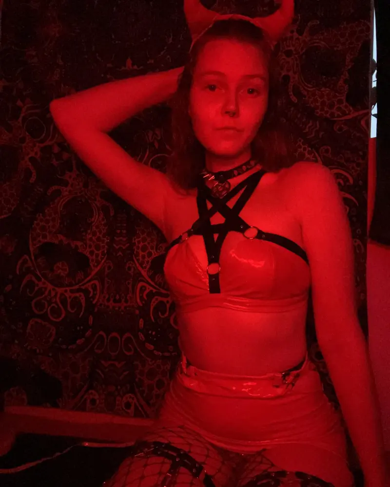 lisacd (18) female from DE - sexting partner