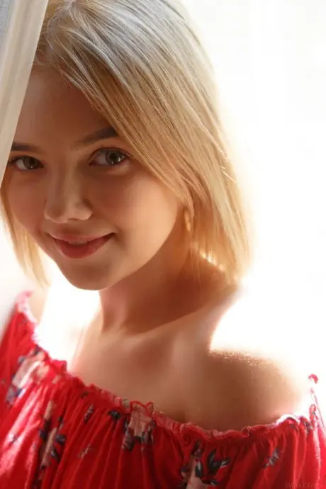 lisaya3940 (25) female from GB - sexting partner