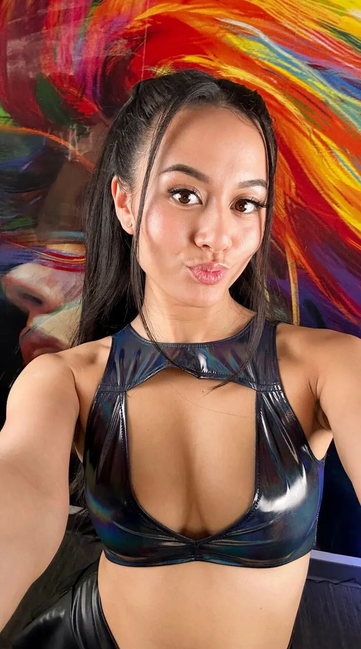 lixomol420 (18) female from FR - sexting partner