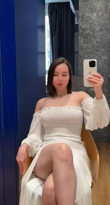 ljgxhhcchivck (18) female from US - sexting partner