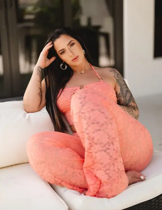 lmkwxepu (18) female from CA - sexting partner