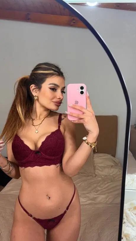 locor65476 (18) female from AE - sexting partner