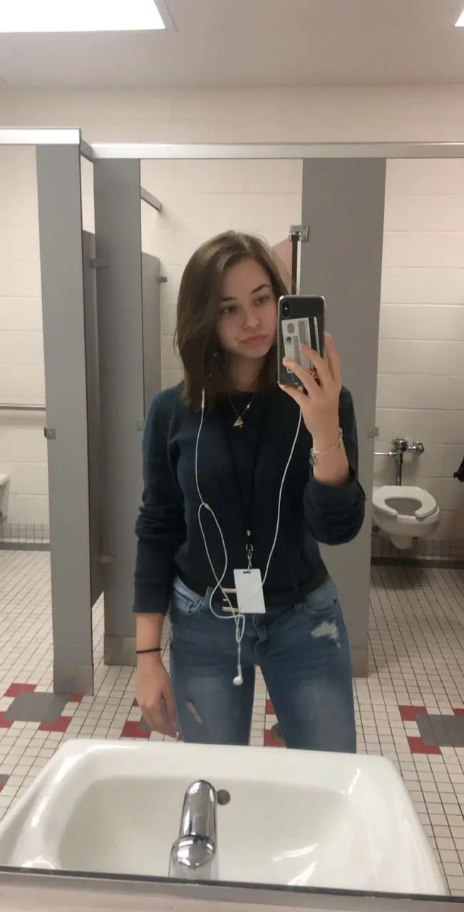 logbranet (21) female from US - sexting partner