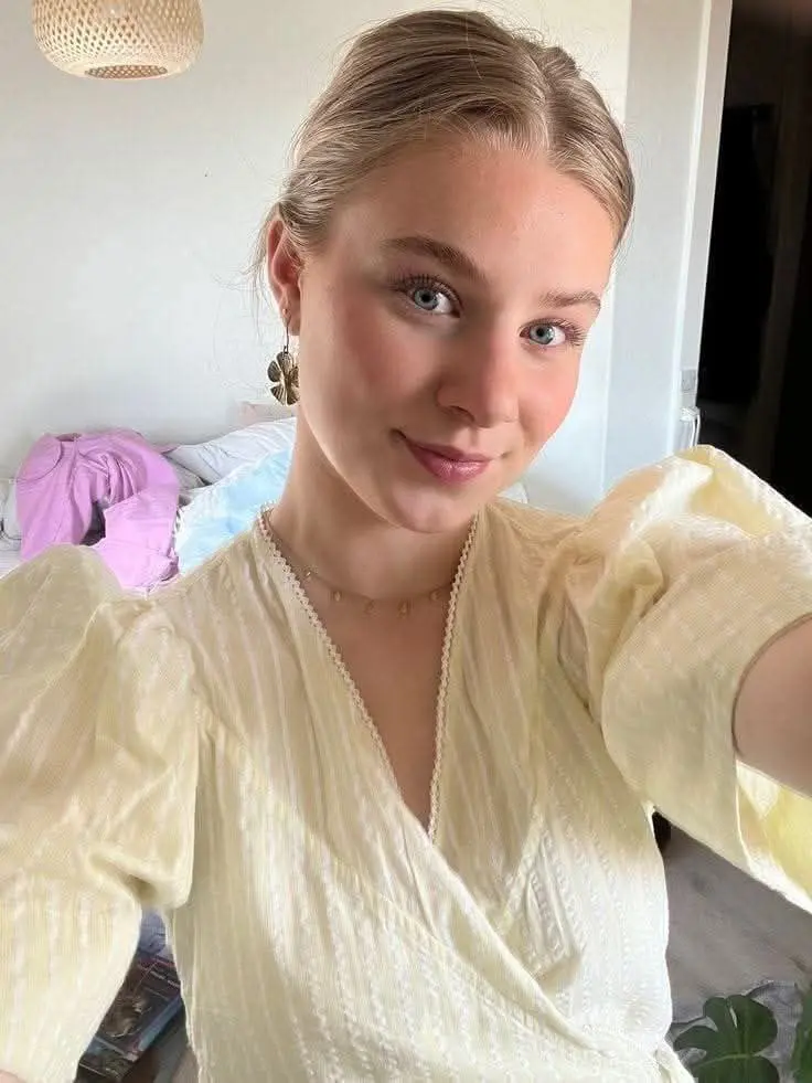 logidohgfd (18) female from DE - sexting partner