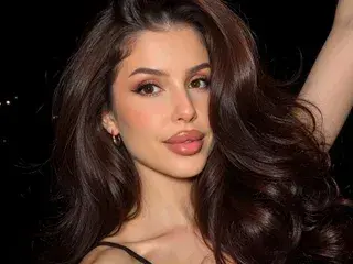 lolyxupe (18) female from US - sexting partner