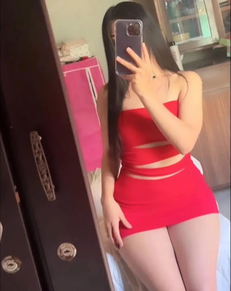 lopay88612 (21) female from GB - sexting partner
