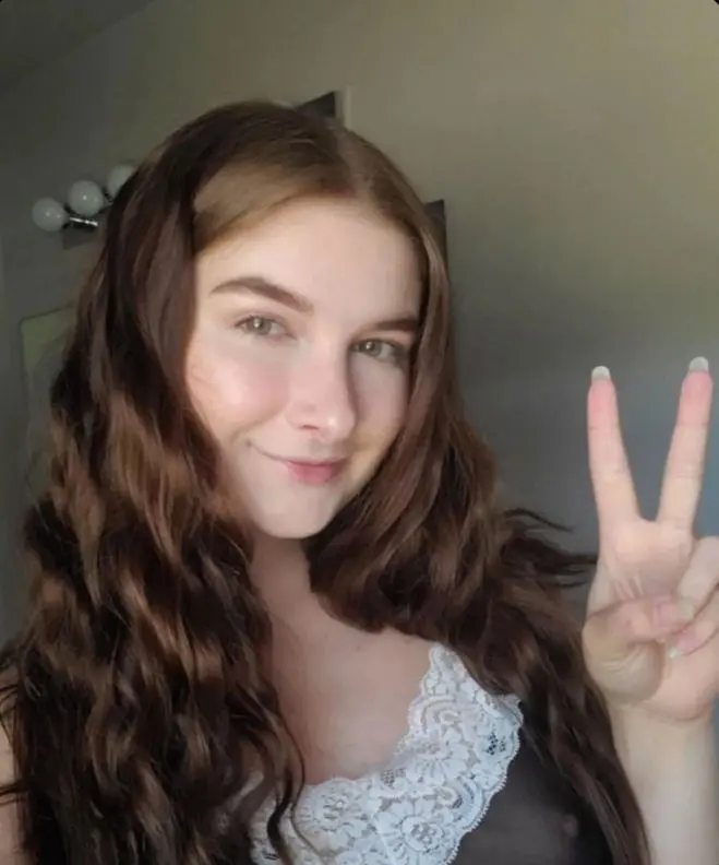 lqw6ened (18) female from CA - sexting partner