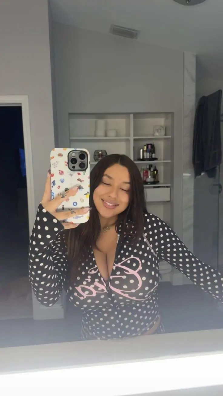 lucianachalkate - 18 years old female from United States sexting partner