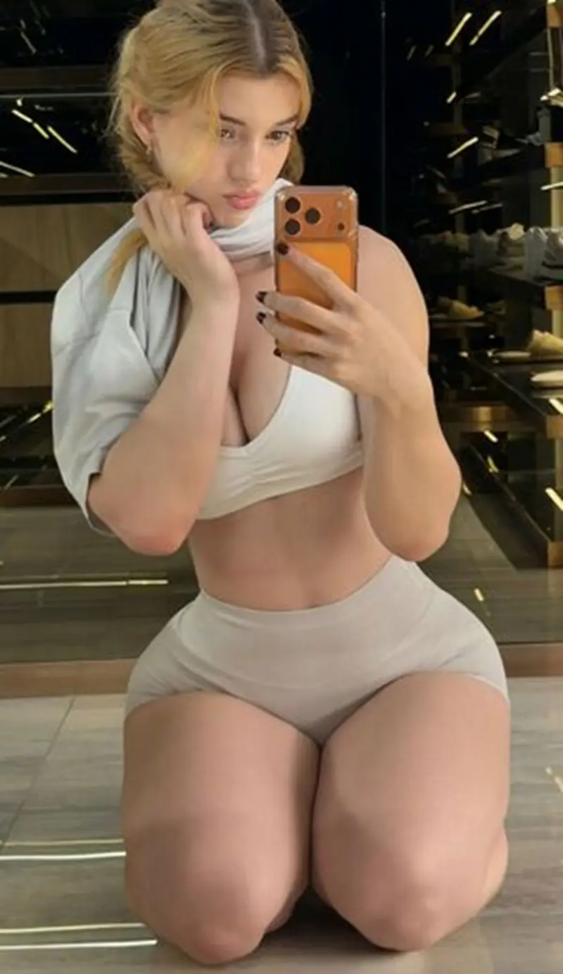 lucinaharlowwa0b4 (18) female from US - sexting partner