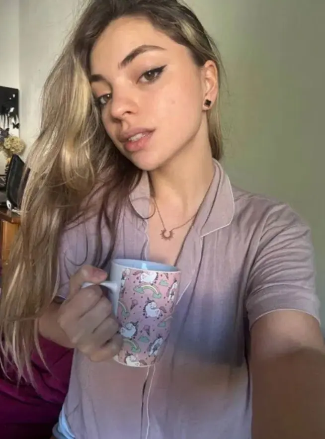 lugexafe (21) female from US - sexting partner