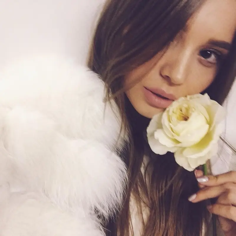 lujoze (18) female from CA - sexting partner