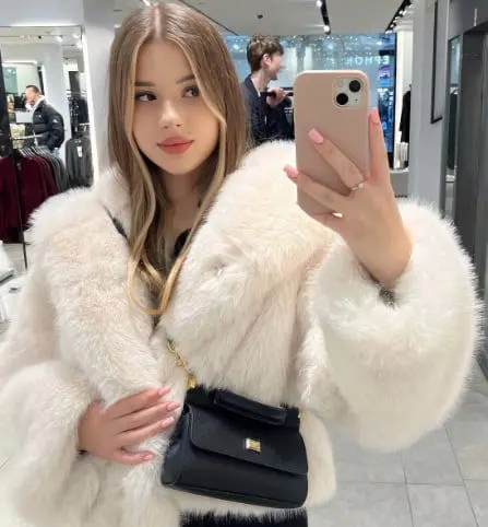 lukevyba (18) female from GB - sexting partner