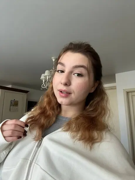 luzyjy (18) female from US - sexting partner