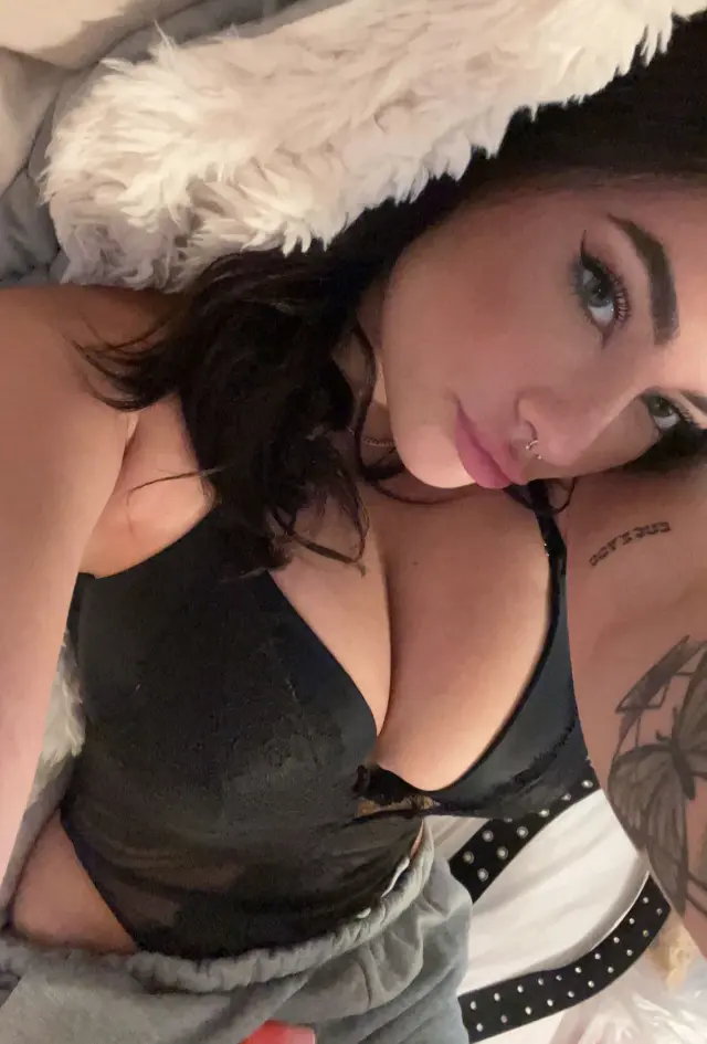 lzghpq6yvx (26) female from US - sexting partner