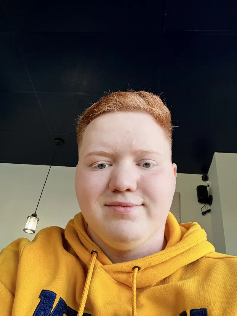 macernet25 (18) male from CA - sexting partner