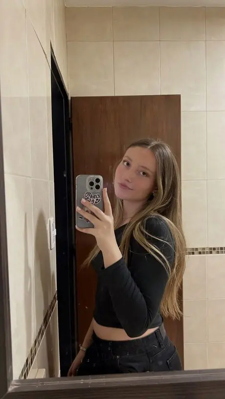 macixob535 (18) female from GB - sexting partner