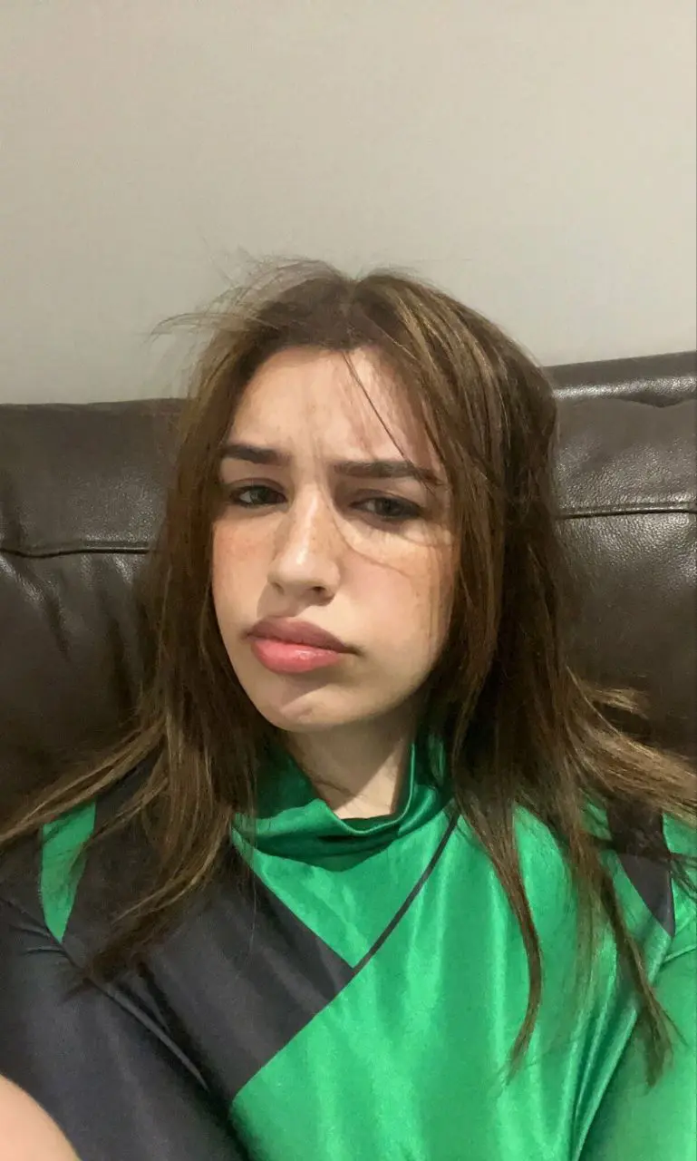 madihdbd (18) female from US - sexting partner