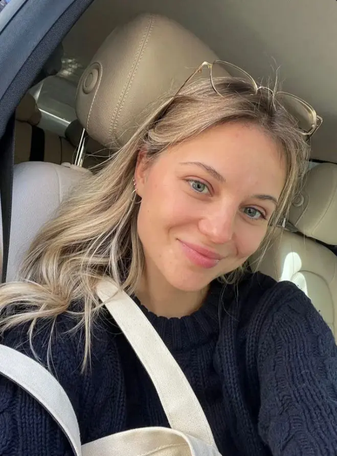 majigkl (22) female from US - sexting partner