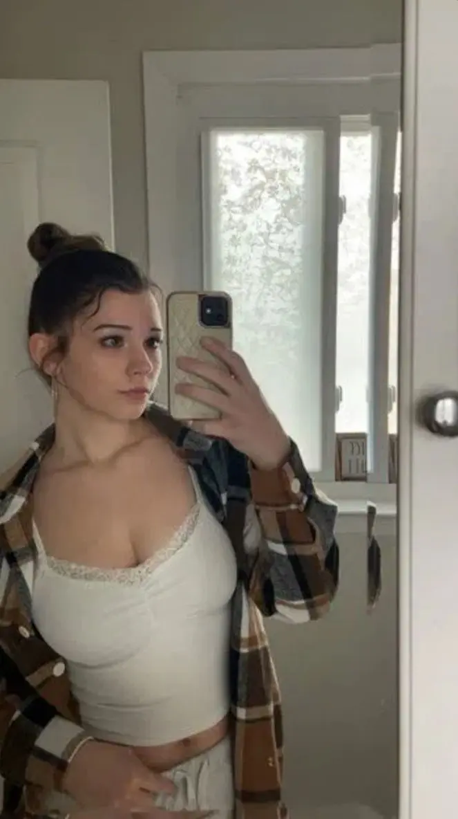 makabevei (22) female from US - sexting partner