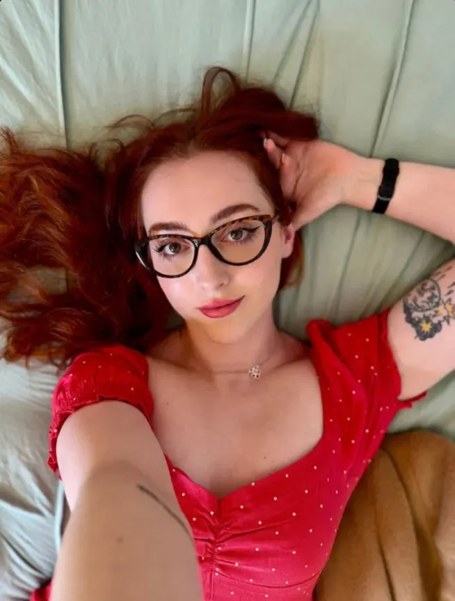 makydezo (18) female from US - sexting partner