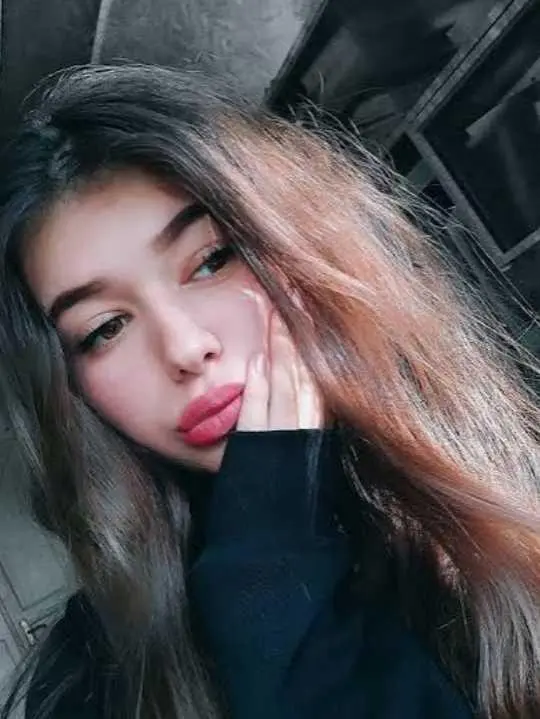 malpij (18) female from GB - sexting partner