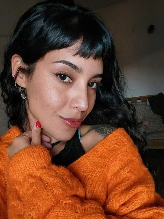 manyzofa (18) female from AU - sexting partner