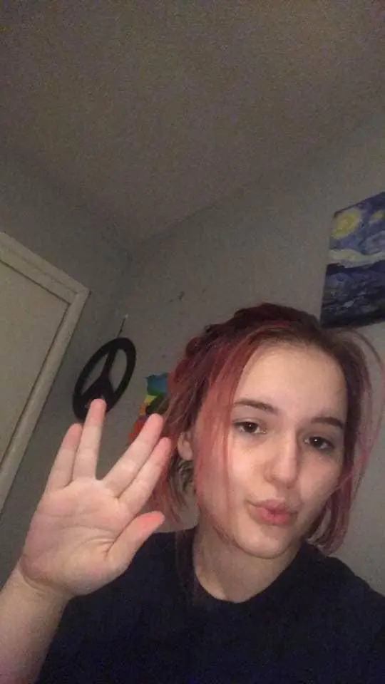 mary554698 (18) female from BE - sexting partner