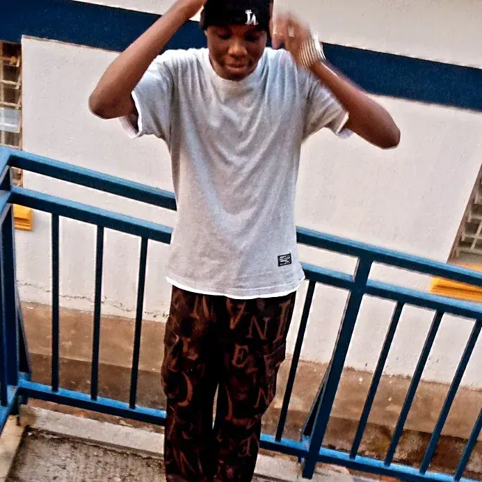 maximilin (18) male from UG - sexting partner