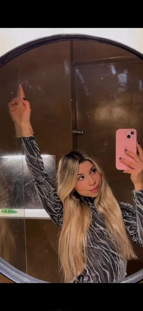 mehete6888 (18) female from US - sexting partner