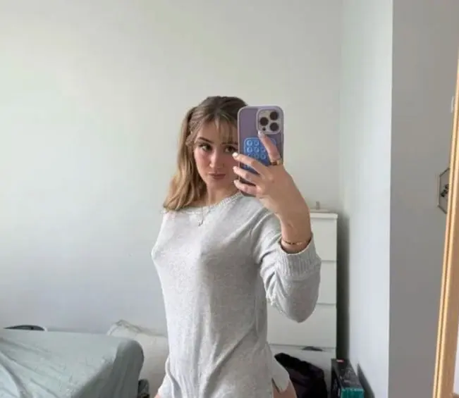 midokak (23) female from US - sexting partner