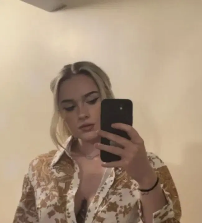 mihijk (22) female from US - sexting partner