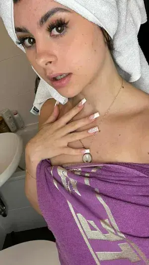 minobob472 (22) female from DE - sexting partner