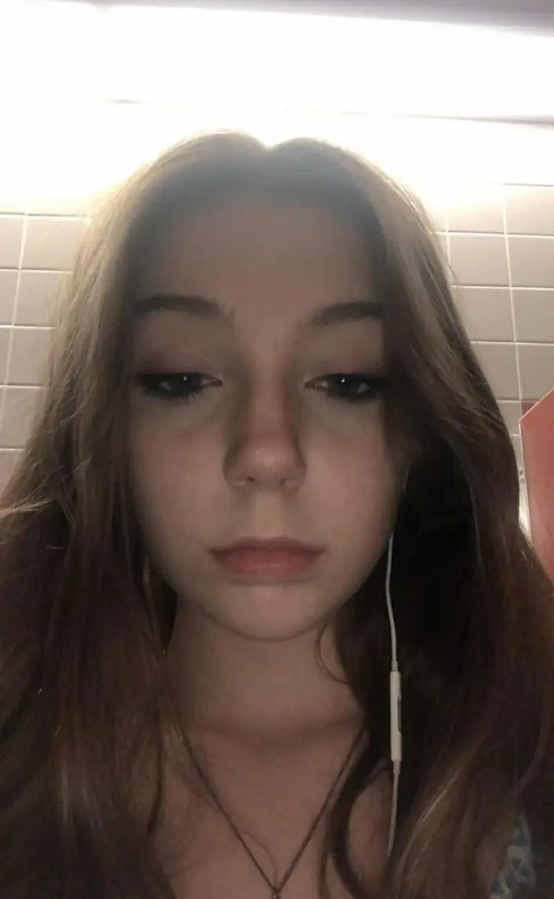 mixadob987 (19) female from US - sexting partner