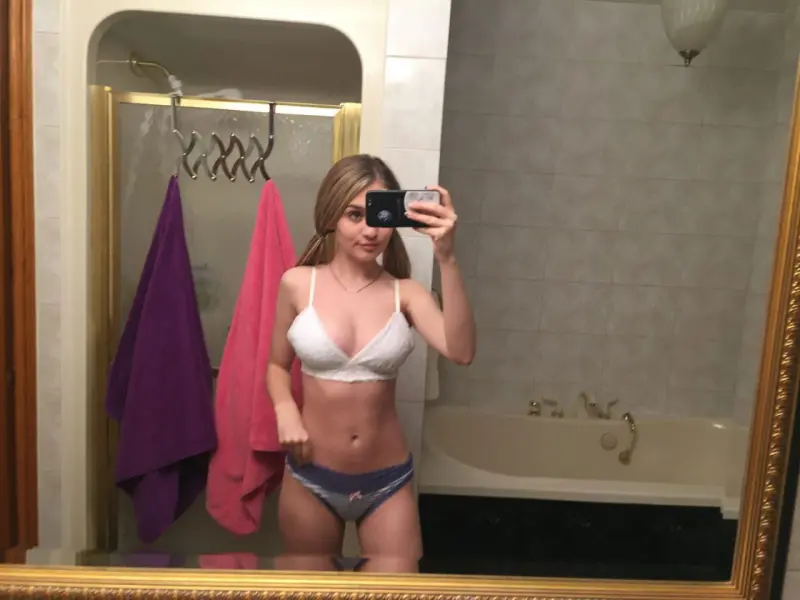 mixene7148 (18) female from DE - sexting partner