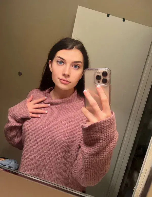 miyemi8987 (18) female from GB - sexting partner