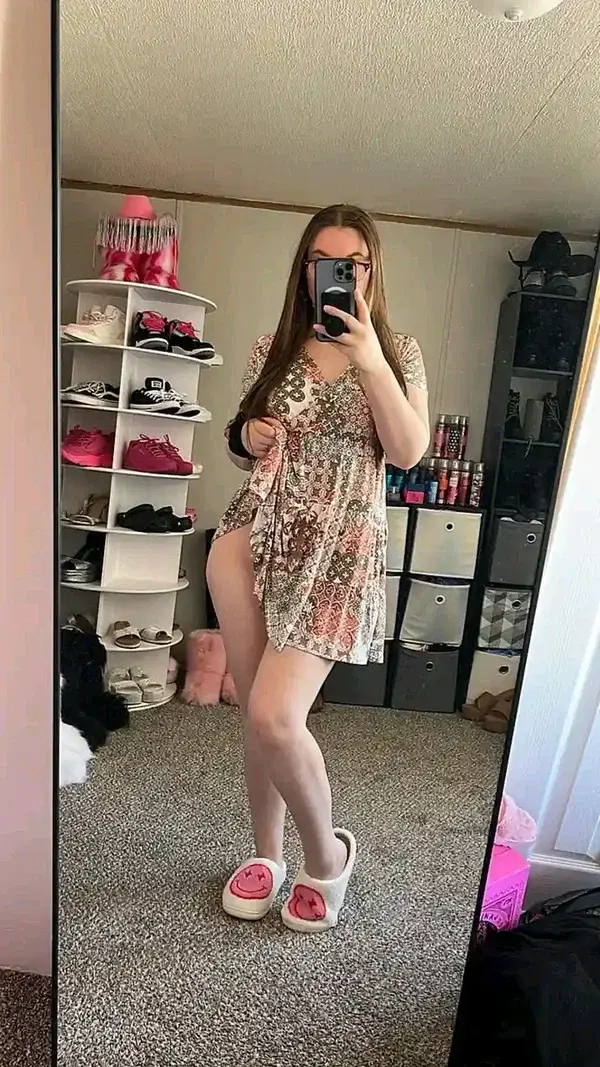 mofij54012 (18) female from US - sexting partner