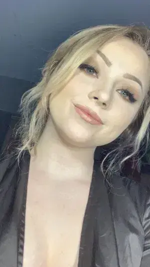 mogiv42504 (21) female from GB - sexting partner