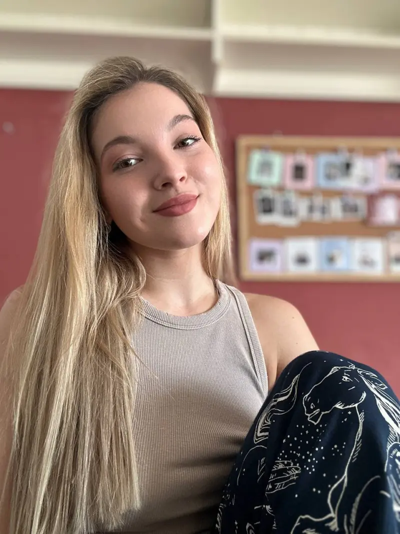 mojale5926 (18) female from US - sexting partner