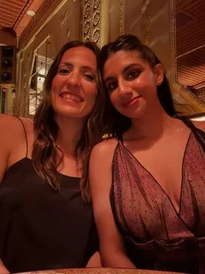 mojena6742 (18) female from GB - sexting partner