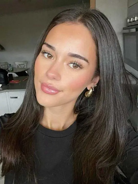 moqyfivi (18) female from GB - sexting partner