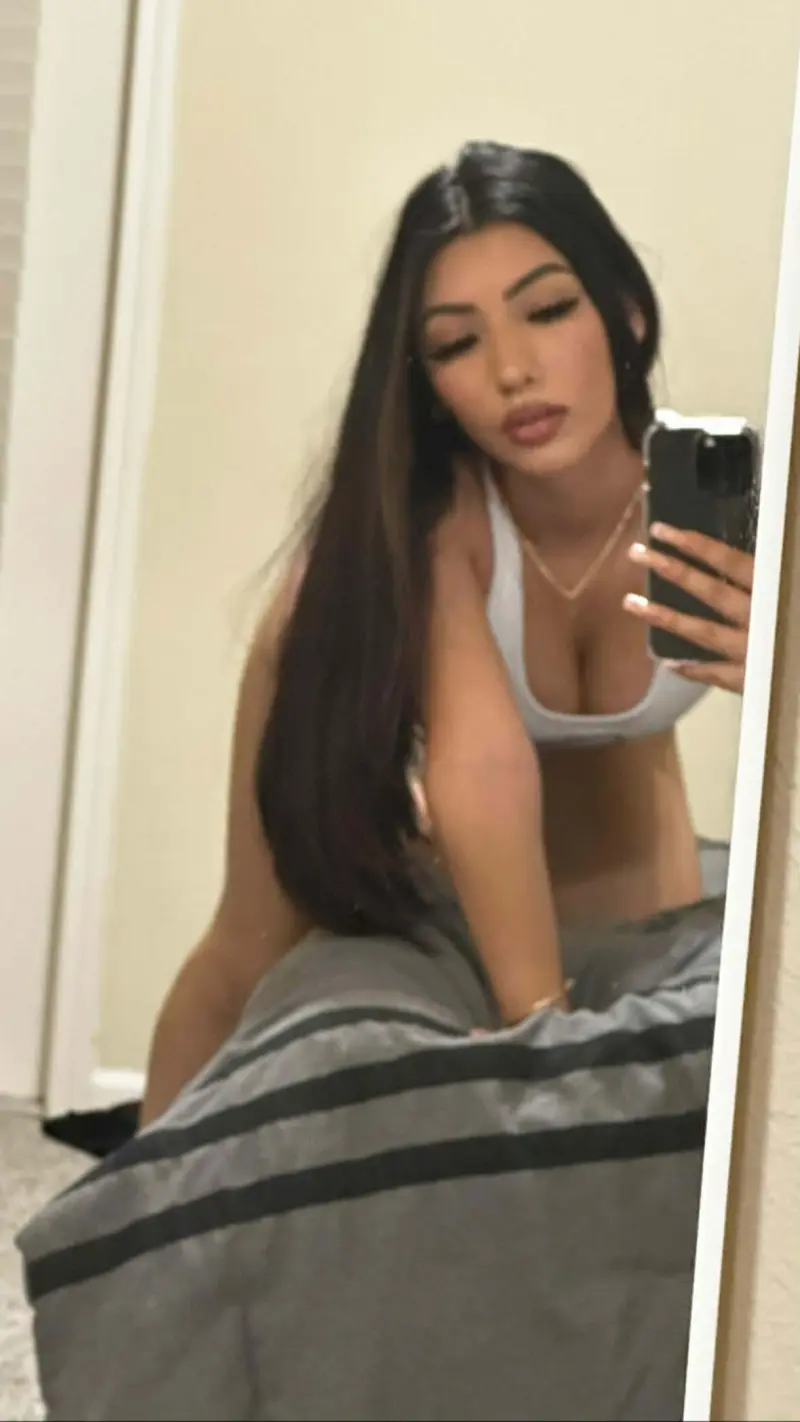 morode9380 (18) female from GB - sexting partner