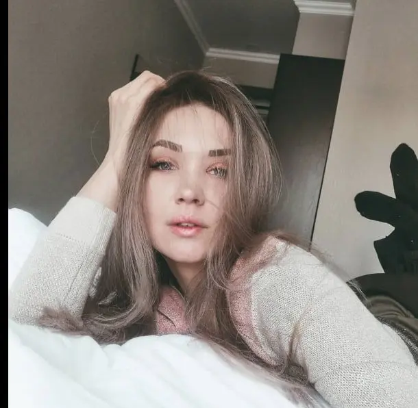 movelo (18) female from CA - sexting partner